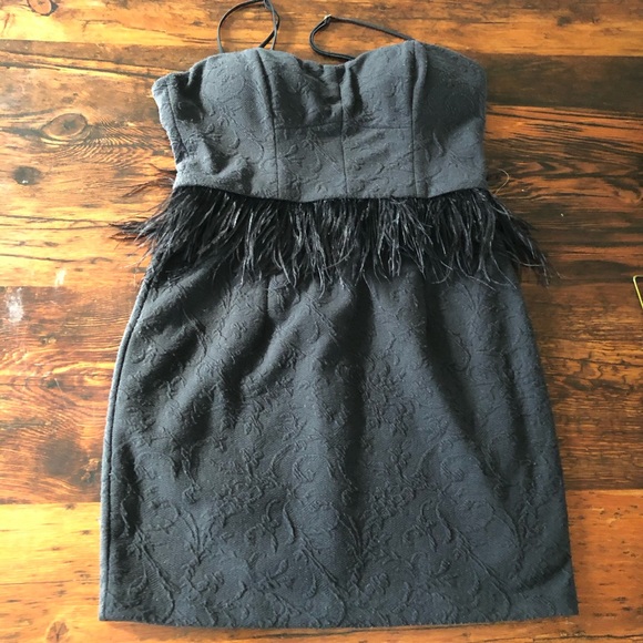 Strapless black dress w/ feathers - Picture 8 of 8